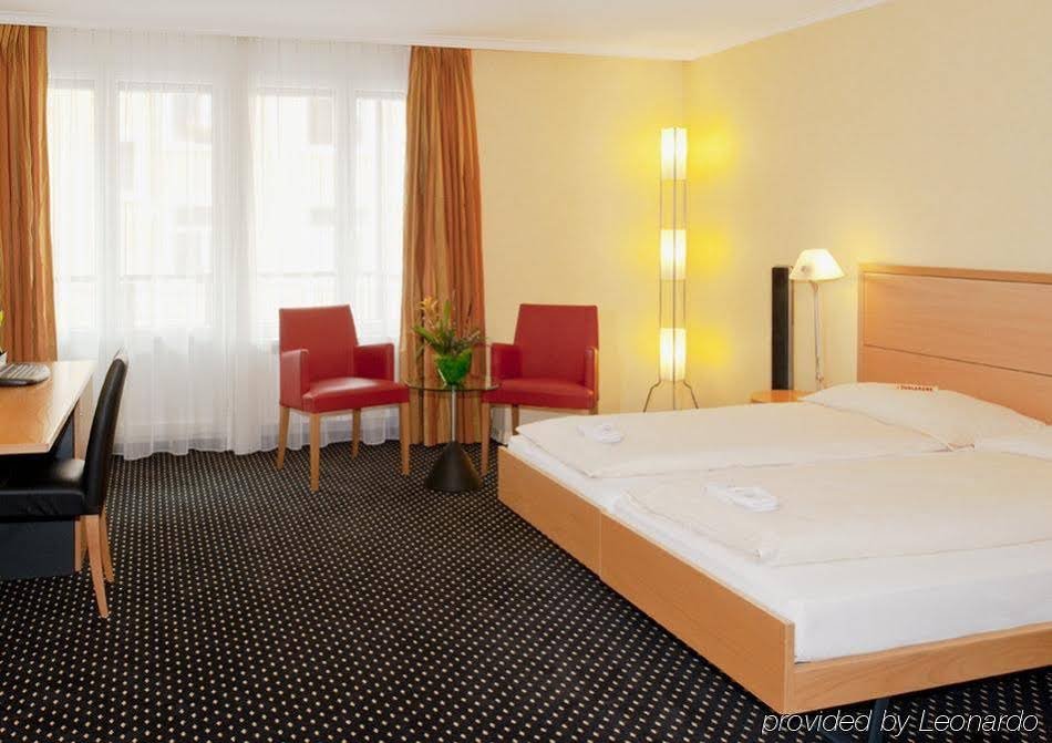 Фото отеля 2