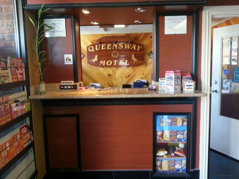 Гостиница Queensway Motel в Торонто