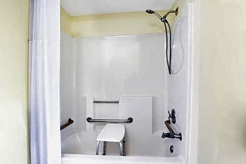 Фото Days Inn by Wyndham Athens