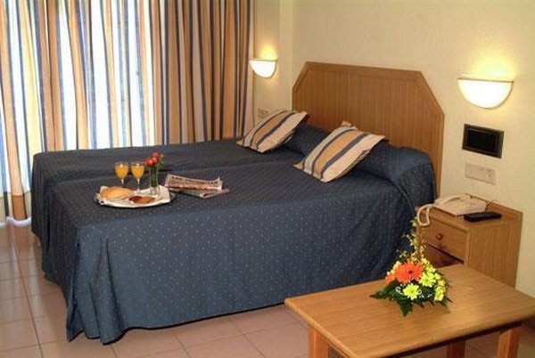 Фото Apartamentos Esmeralda