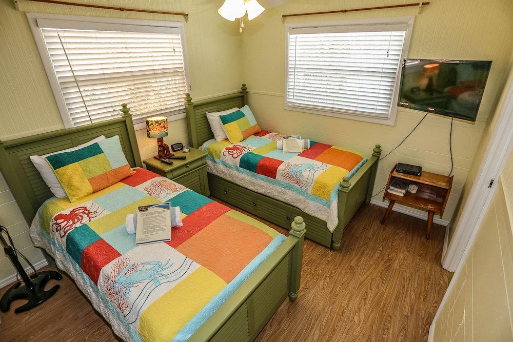 Фото 756 Estero Blvd