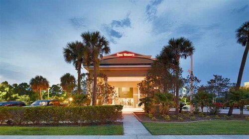 Гостиница Days Inn & Suites by Wyndham Fort Pierce I-95