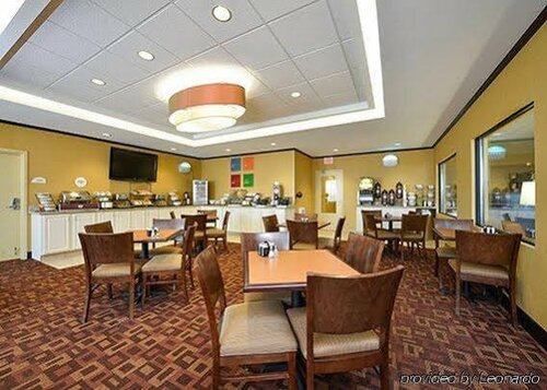 Гостиница Comfort Inn and Suites adj to Akwesasne Mohawk Casino