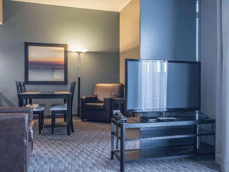 Фото Quality Inn & Suites