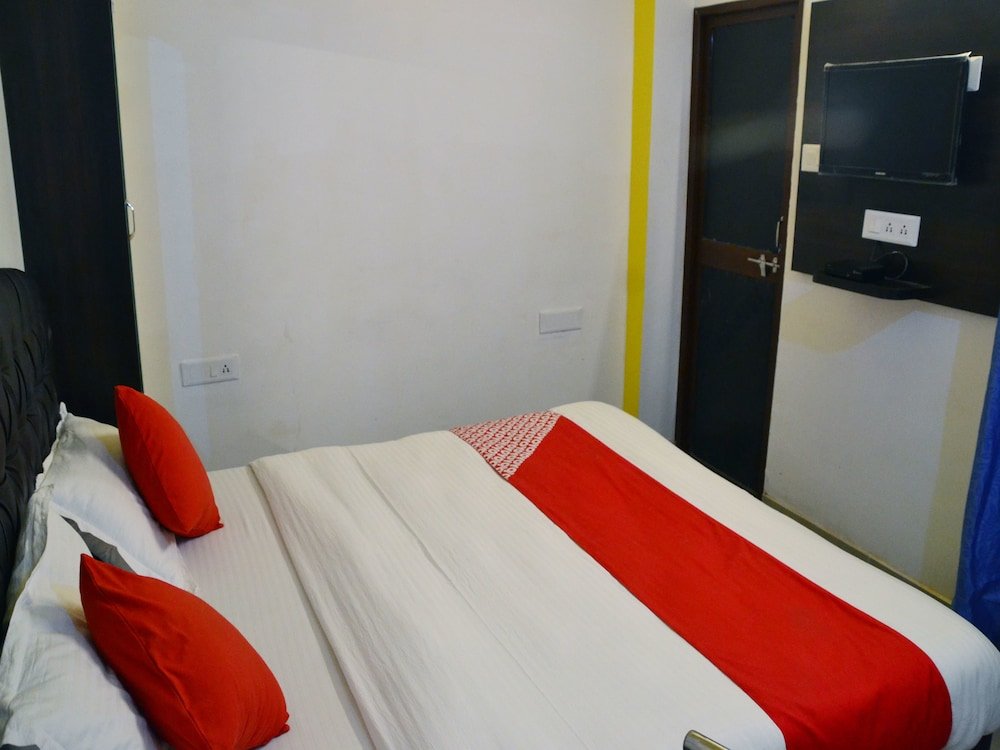 Фото Oyo 13086 Temple City Guest House