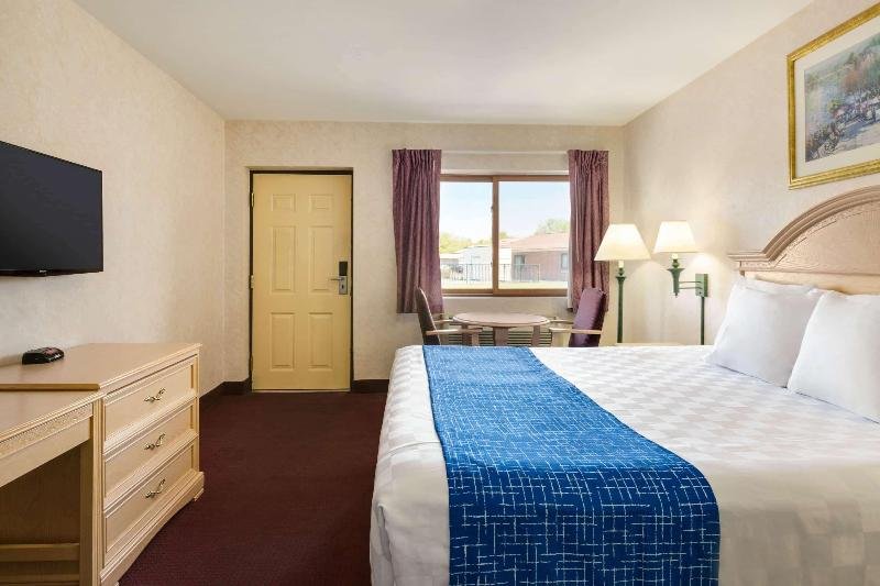 Фото Travelodge by Wyndham Niagara Falls
