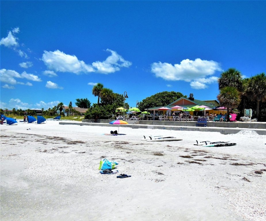 Фото Key West Style Beachtown Estate
