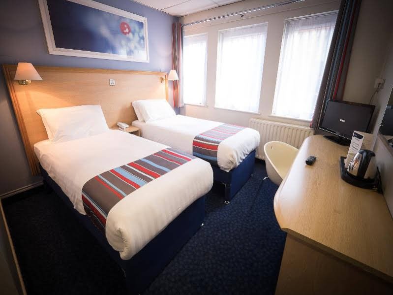 Фото Travelodge Belfast Central