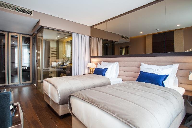 Фото Saint Ten Hotel