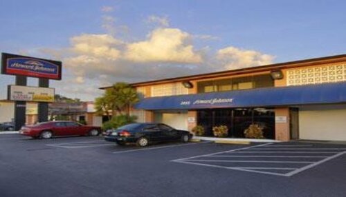 Гостиница Holiday Inn Express & Suites Tampa - Stadium Area в Тампе