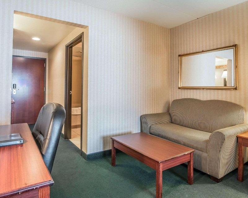 Фото Clarion Hotel - Downtown - University Area