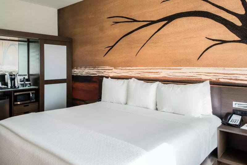 Фото Cambria Hotel Omaha Downtown