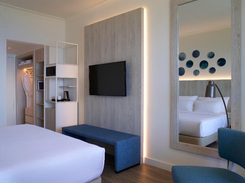 Фото Rhodes Bay Hotel & SPA