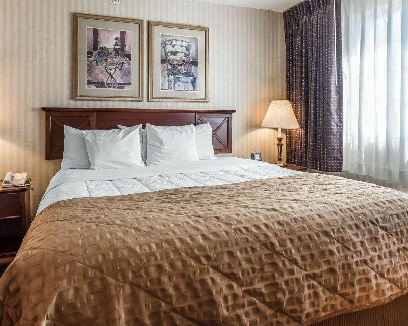 Фото Clarion Hotel - Downtown - University Area