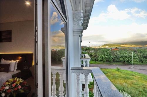 Фото Crown Nguyen Hoang Hotel