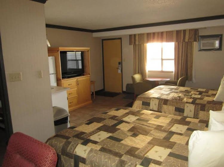 Фото Coast Dawson Creek Hotel