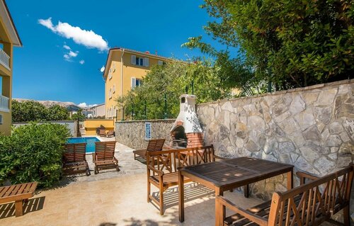 Жильё посуточно Stunning Apartment in Baska With Outdoor Swimming Pool, Wifi and 2 Bedrooms