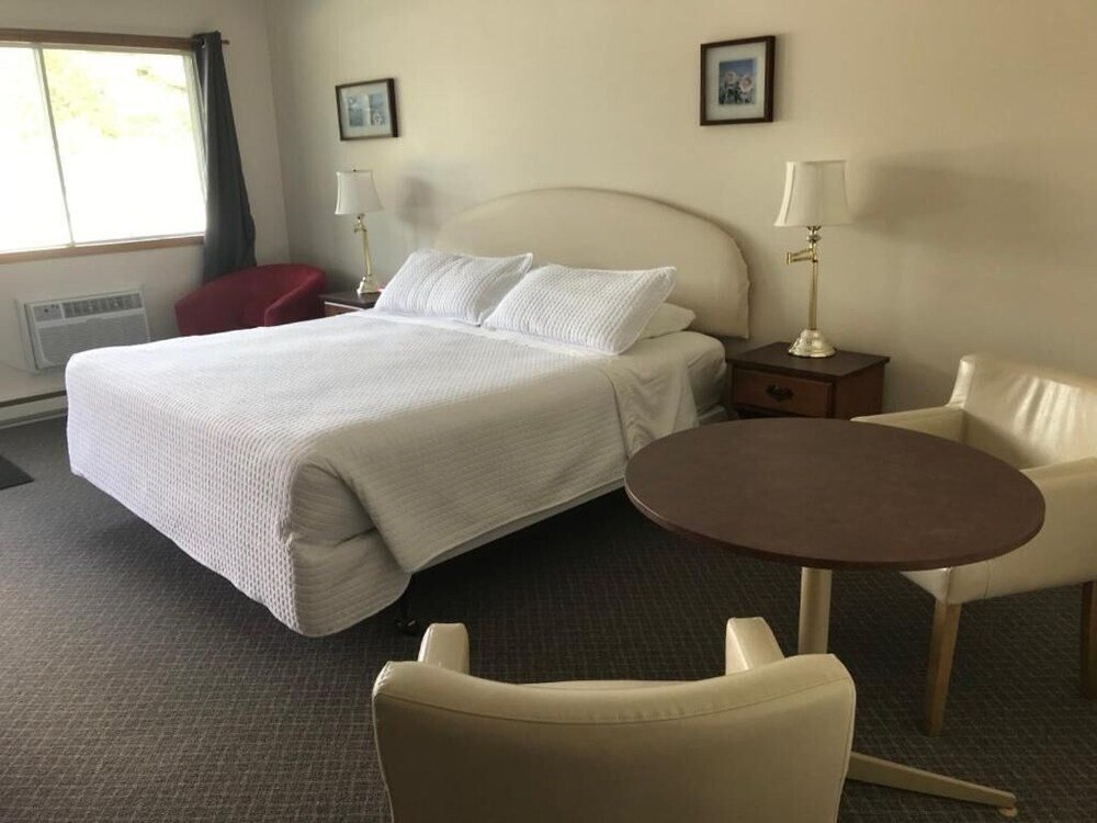 Фото The Homeport Motel