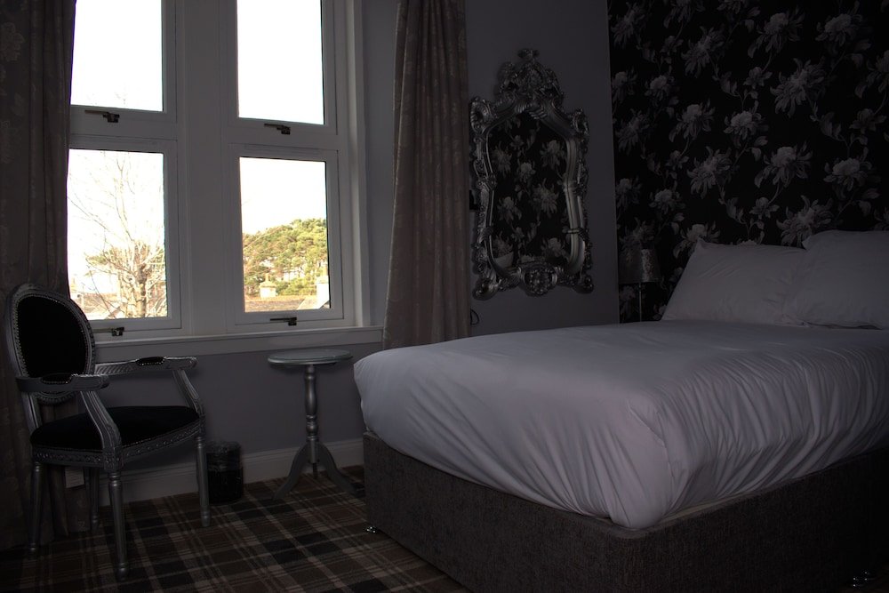 Фото West End Hotel