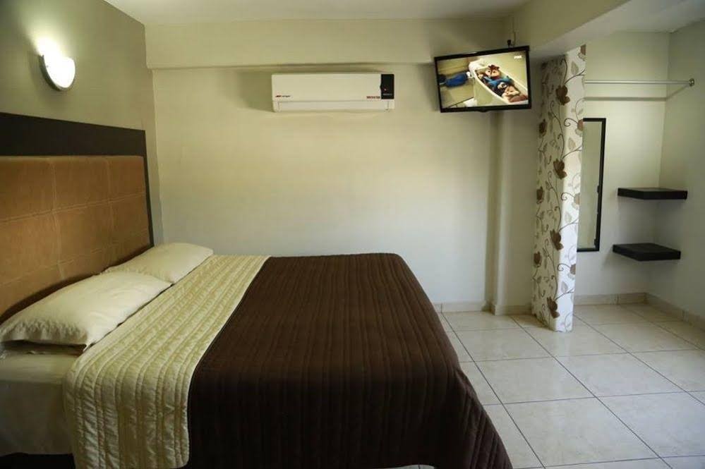 Фото Hotel Flores