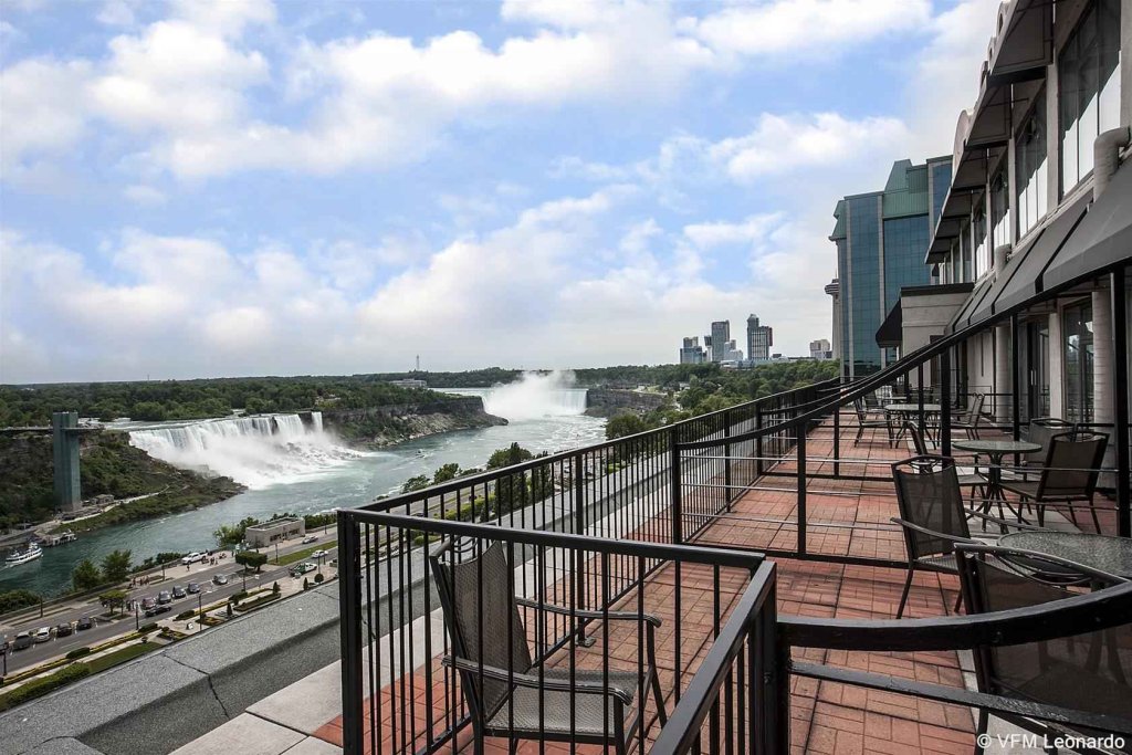 Фото Crowne Plaza Niagara Falls Fallsview