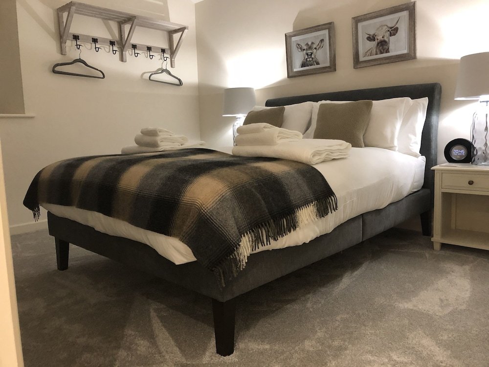 Фото Camerton Inn Cottage