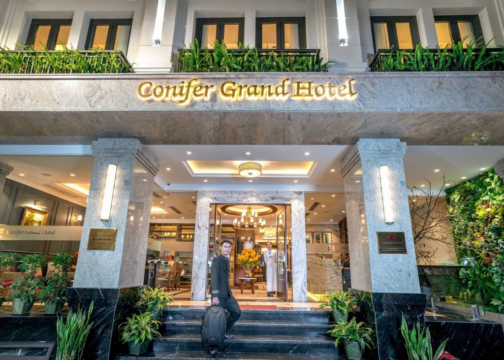 Фото Conifer Grand Hotel