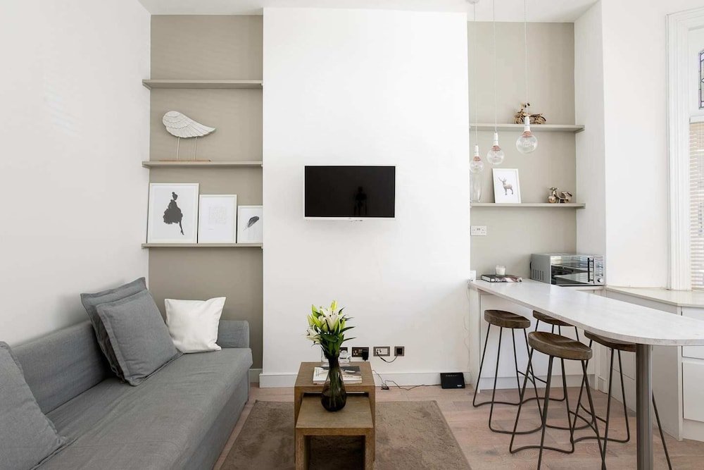 Фото Bright 2br Home in West Kensington, 6 Guests