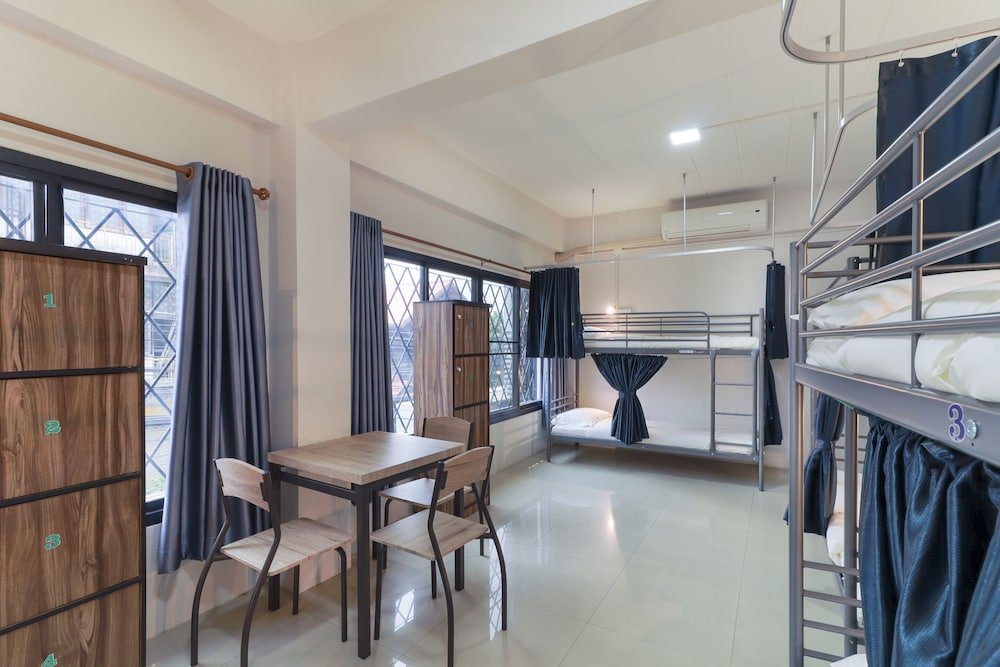 Фото Oyo 724 Green Light Cafe&bed Hostel