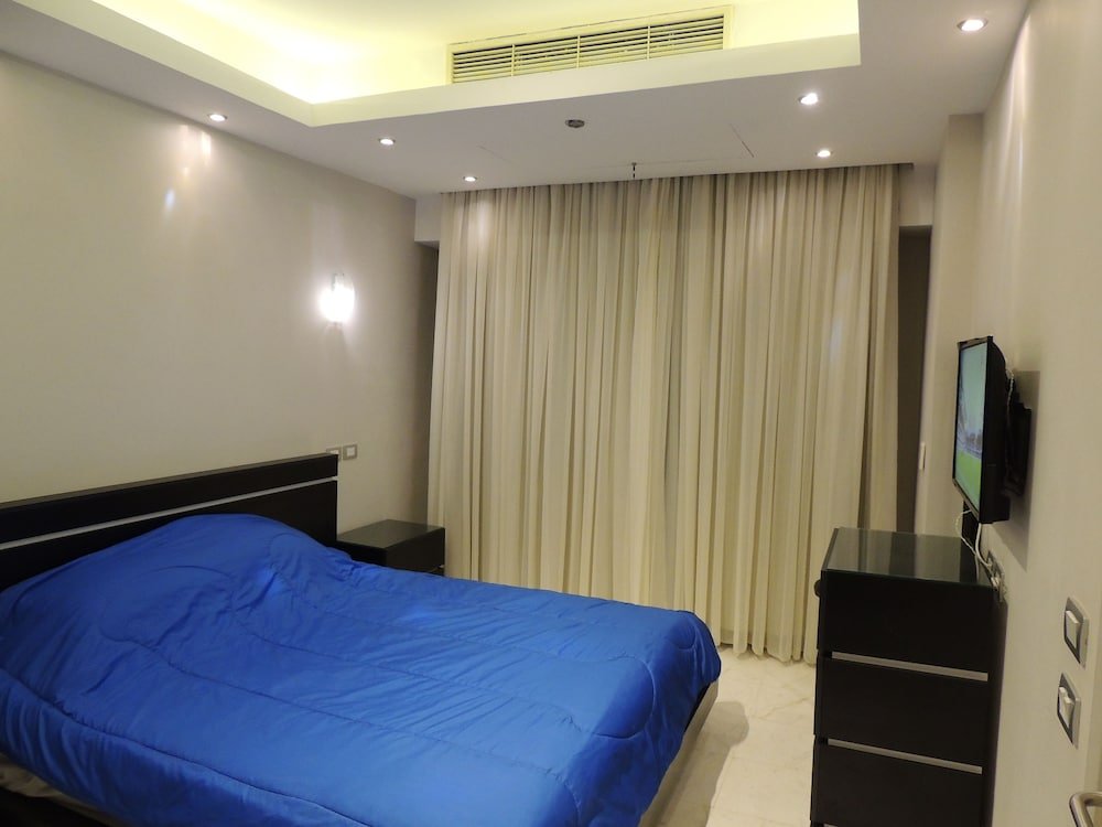 Фото Sultan Luxurious Townhouse Near Auc & Point 90 Mall