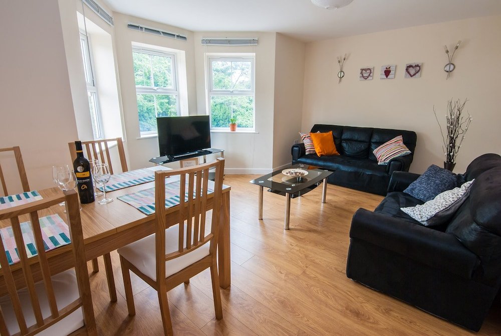 Фото Manor Apartments