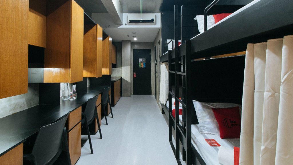 Hotel RedDoorz Hostel @ Dormus Espana, Manila, photo