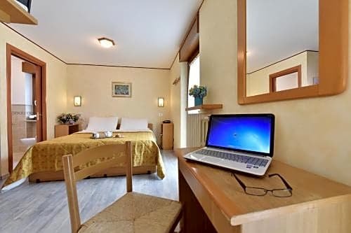 Фото Hotel Bijou