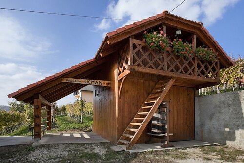 Гостиница Vineyard Cottage Ucman в Ново-Месте