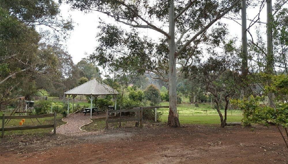 Фото Country Cottages of Bridgetown