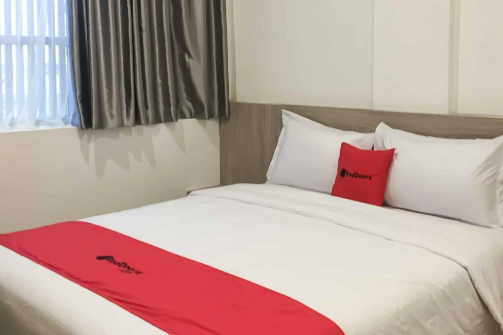Hotel RedDoorz Plus @ Jalan Juanda Medan, Medan, photo