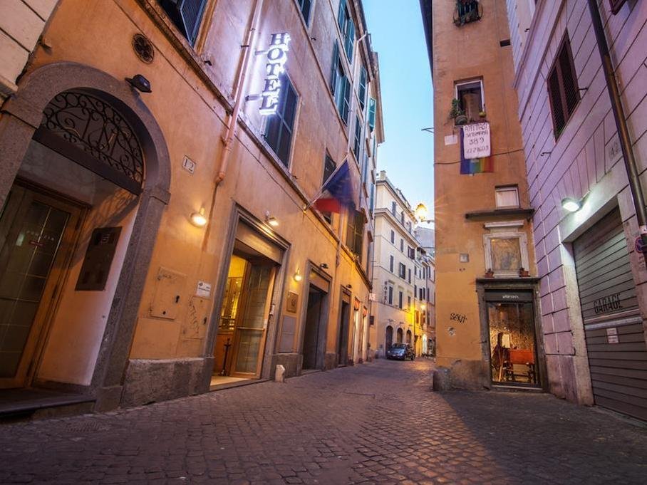 Фото отеля 1