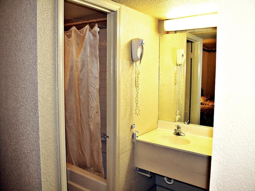 Фото Travel Inn San Antonio