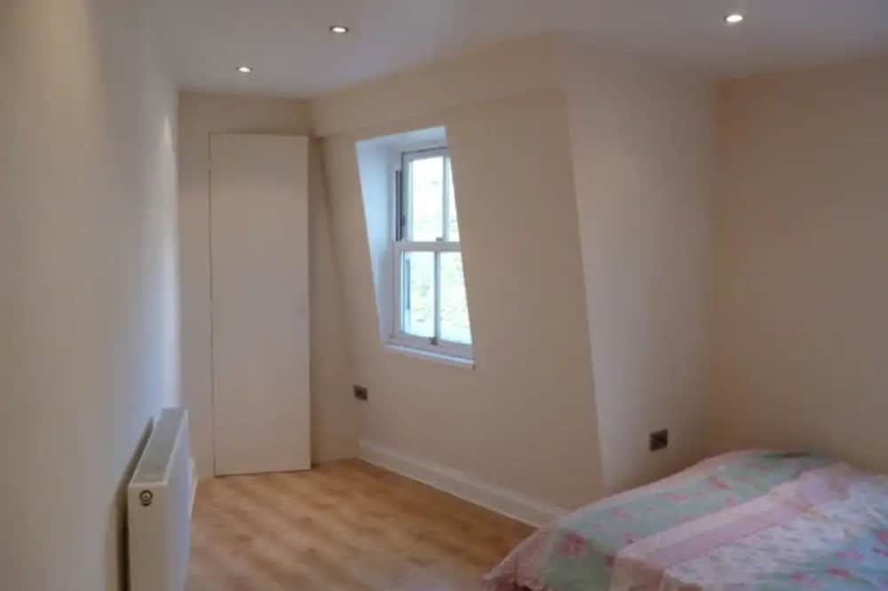 Фото Sleek, Spacious Flat With Great Transport Links