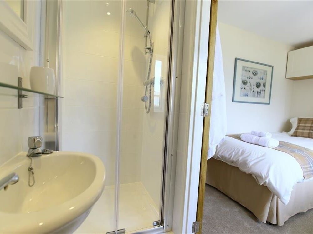 Фото Old Groom's Cottage