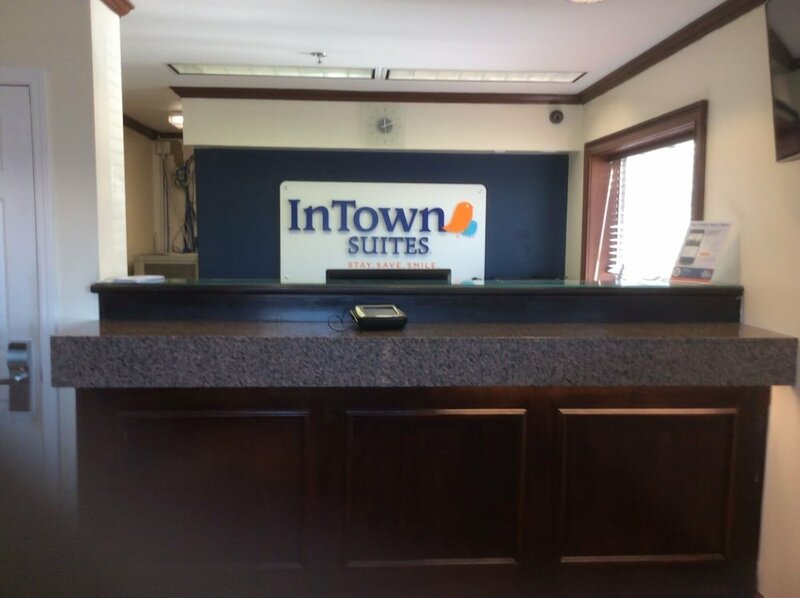 Гостиница InTown Suites Extended Stay Chicago Il - Elk Grove