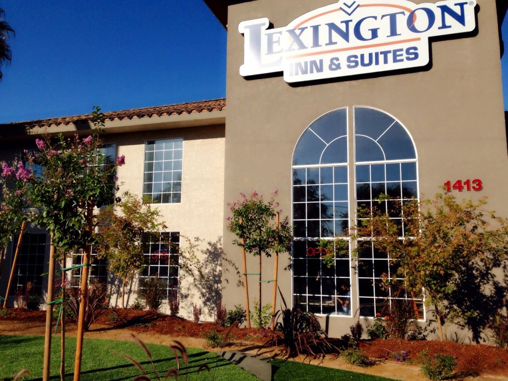 Фото отеля 1