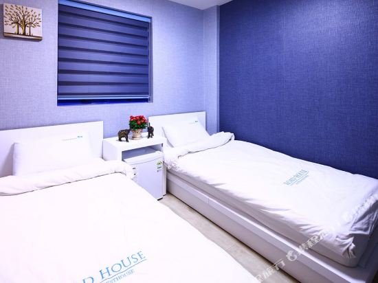 Фото The Road Hotel