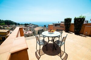 Гостиница Vilagos Apartments в Таормине