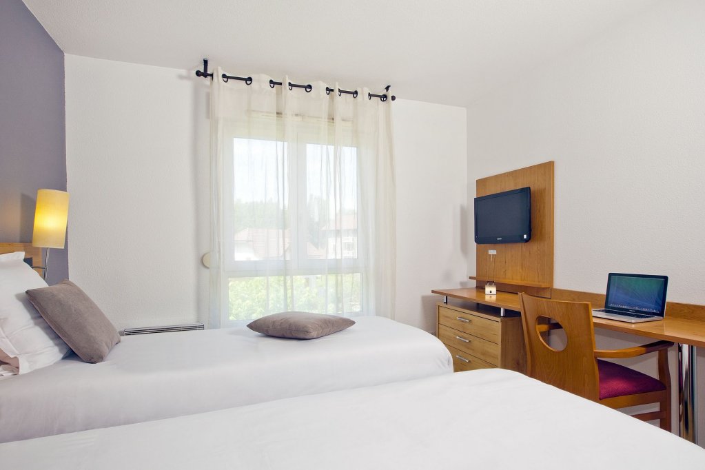 Фото Séjours & Affaires Pont Neuf