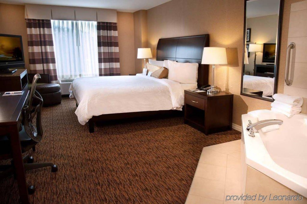 Фото Hilton Garden Inn St. Louis Airport