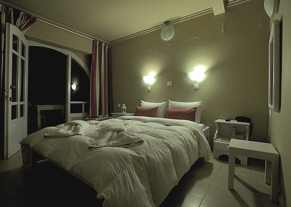 Фото Nelly’s Hotel & Apartments