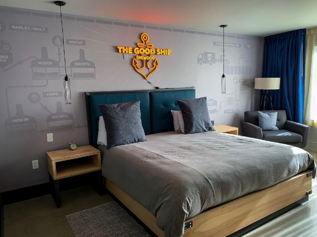 Фото DogHouse Hotel and Brewery