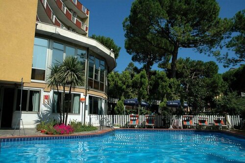 Внешний вид отеля Hotel Schiller в Червии, фото 1