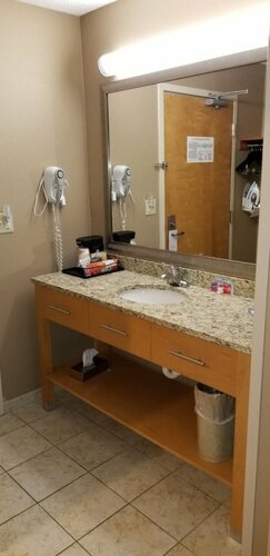 Гостиница Quality Inn & Suites Warren - Detroit в Медисон Хайтс